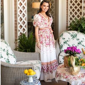 Antonio Melani
x Kimberly Whitman Mari V-Neck Short Sleeves Floral Maxi Dress